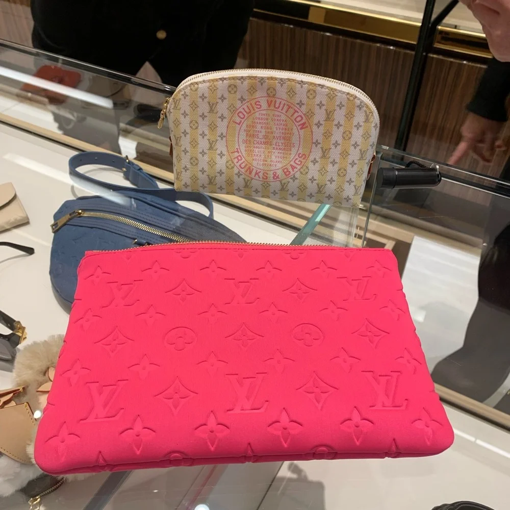 Authentic limited edition Louis Vuitton rare bright pink soft logo pouch .Must! - Picture 10 of 16